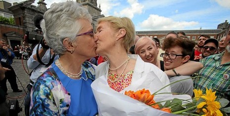 Irish Senator Katherine Zappone (L) kisses her partner Ann Louise Gilligan as supporters for same-sex marriage wait for the result of the referendum at Dublin Castle on May 23, 2015 in Dublin. Yes voters were basking in the sunshine today as they gathered to celebrate an expected victory in Ireland's referendum on whether to approve same-sex marriage. AFP PHOTO / Paul Faith