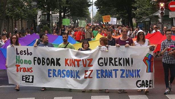 Manifestación con motivo del orgullo gay en la Gran Vía bilbaina
