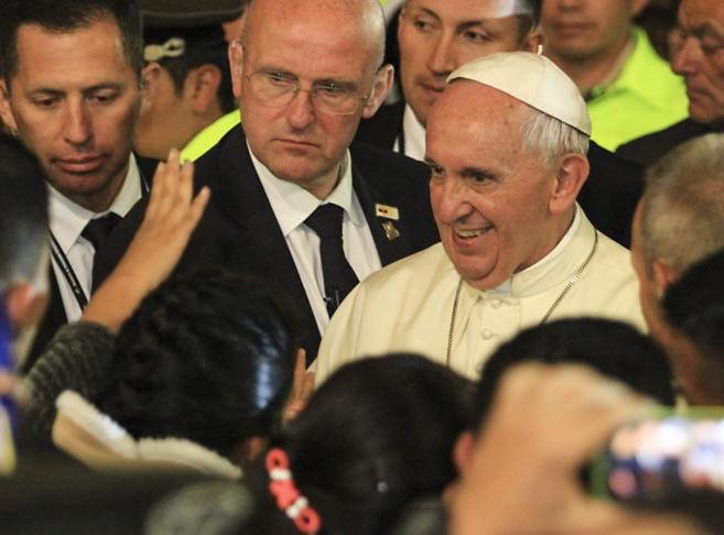 El papa Francisco lega, durante la actual gira por Ecuador