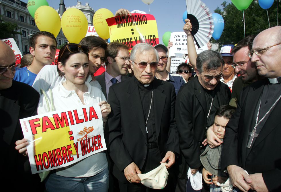 Rouca Varela en la manifestación convocada por el Foro de la Familia contra el matrimonio igualitario en junio de 2005