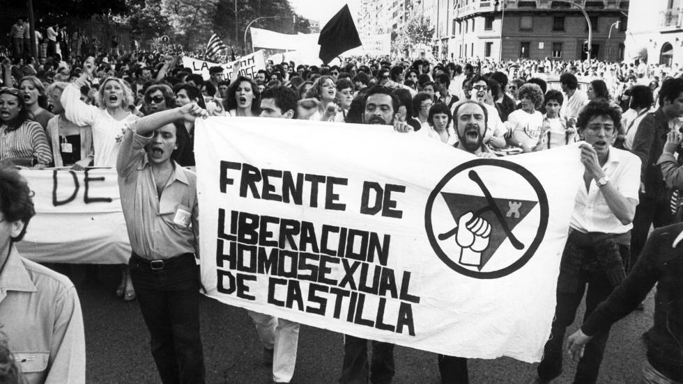 manifestacion-del-dia-del-orgullo-gay-de-1978-en-madrid-en-la-que-se-pidio-la-derogacion-de-la-ley-de-peligrosidad-social