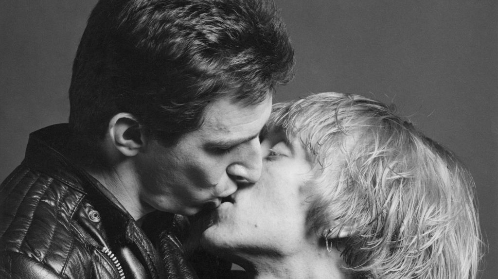 larry-and-bobby-kissing-fotografia-de-robert-mapplethorpe-1979