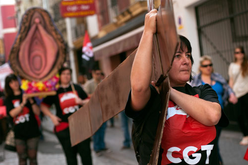 La CGT organiza la procesión de la Anarcofradía del Santísimo Coño Insumiso y el Santo Entierro de los Derechos Sociolaborales