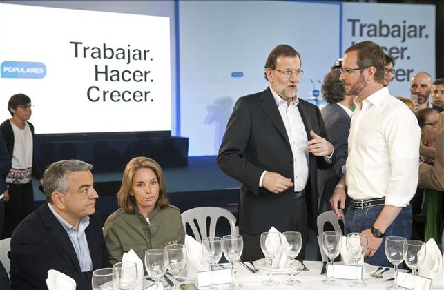 Mariano Rajoy, junto a Javier Maroto.