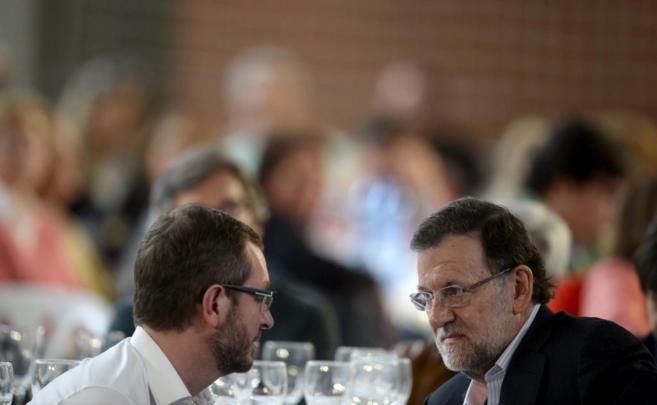 Maroto y Rajoy, en Vitoria durante la campaña de las elecciones municipales