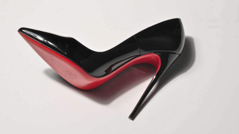 El fetiche más demandado por los hombres es el zapato de tacón alto, especialmente los llamados stilettos, como el Louboutin que aparece en la imagen