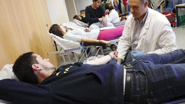 Francia permitirá en 2016 donar sangre a los homosexuales