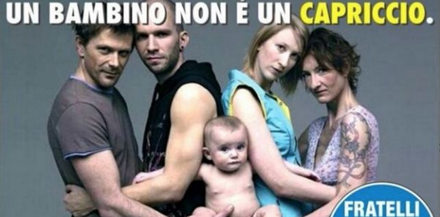 Fratelli d’Italia puso el rótulo de Un niño no es un capricho a una obra del publicista de Benetton Oliviero Toscani