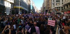 Llegada de la cabecera de la manifestación estatal contra la violencias machistas a plaza de España