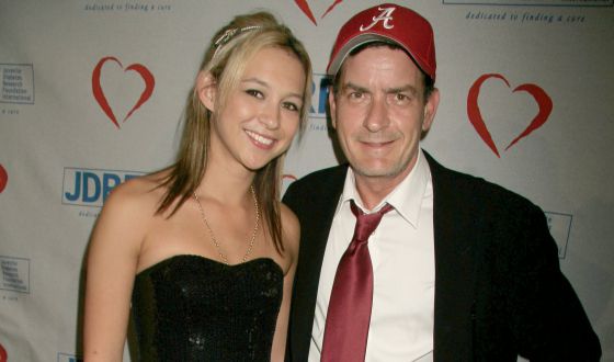 Natalie Kenly y Charlie Sheen en 2011