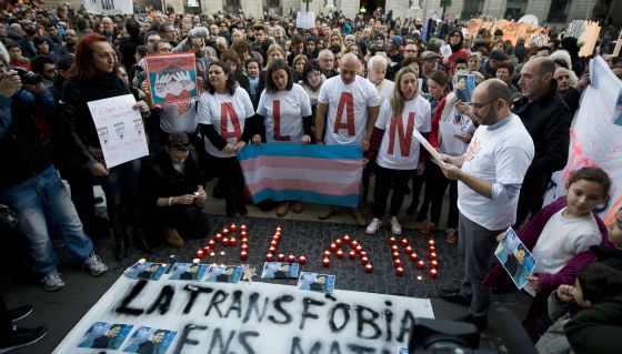 Manifestación contra la transfobia y en memoria de Alan