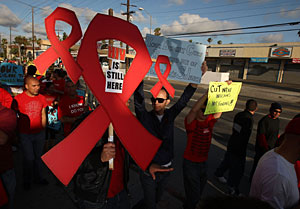 Marcha en Los Ángeles para pedir más dinero para la investigación del VIH