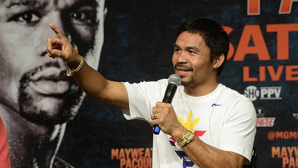 El boxeador filipino Manny Pacquiao saluda a sus aficionados
