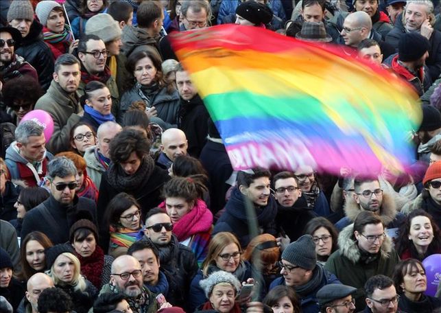 Italia se moviliza para reclamar el reconocimiento de las uniones homosexuales