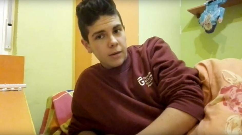 Un joven transexual de Granada denuncia la agresión sufrida en un parque de la capital a manos de otros dos jóvenes.