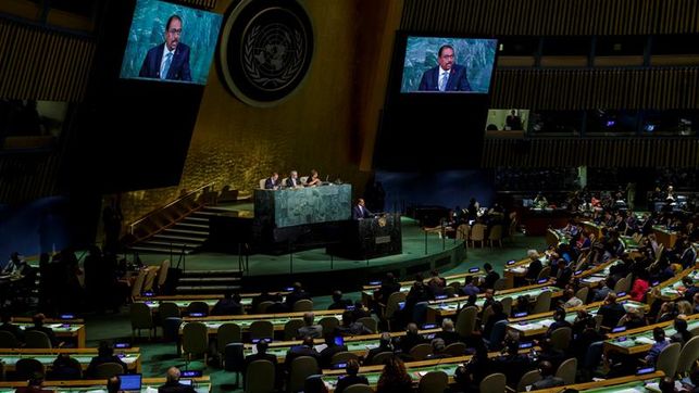 El director ejecutivo de ONUSIDA, Michel Sidibé, interviene en la Asamblea General de las Naciones Unidas sobre el sida en su sede de Nueva York, Estados Unidos, este 8 de junio de 2016.
