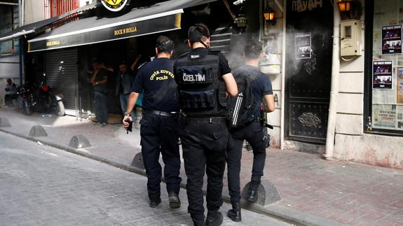 La policía turca dispara gases lacrimógenos