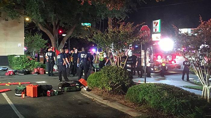 MAN05. Orlando (United States), 12/06/2016.- A handout photograph made available by Univision Florida Central showing a view of the general scene of a shooting at Pulse Nightclub in Orlando, Florida, USA, 12 June 2016. Orlando Police state there are multiple injuries with reports stating that the attacker is still inside the club and has taken hostages. (Estados Unidos) EFE/EPA/UNIVISION FLORIDA CENTRAL / HANDOUT HANDOUT EDITORIAL USE ONLY/NO SALES
