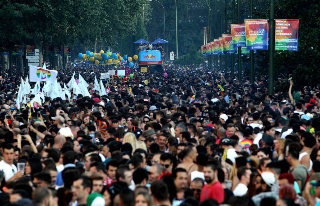 Miles de personas han acudido al desfile del Orgullo Gay